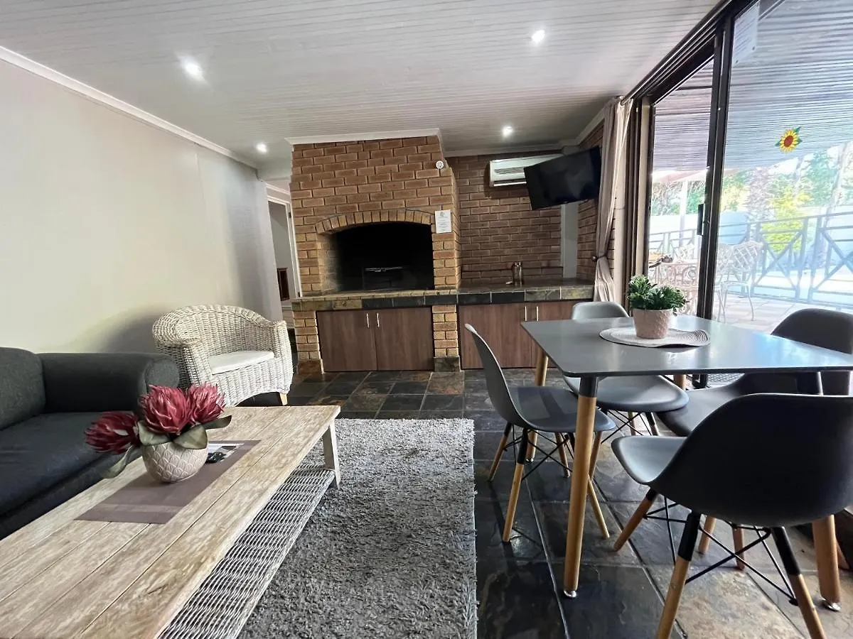 Hotel Panorama Self Catering Parow 0*,  Südafrika